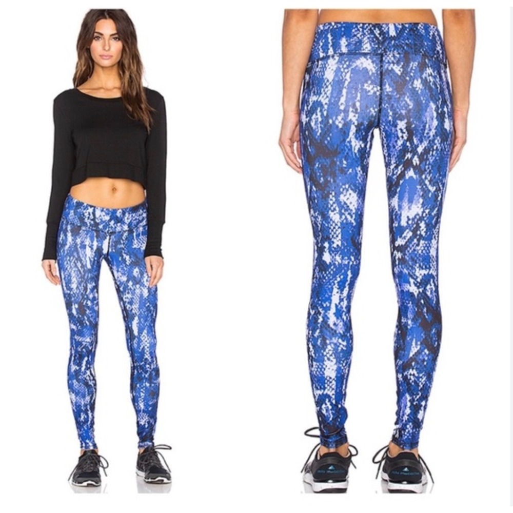 Alo Yoga Airbrush Leggings Size Med Deep Electric Blue Snakeskin Python Active
